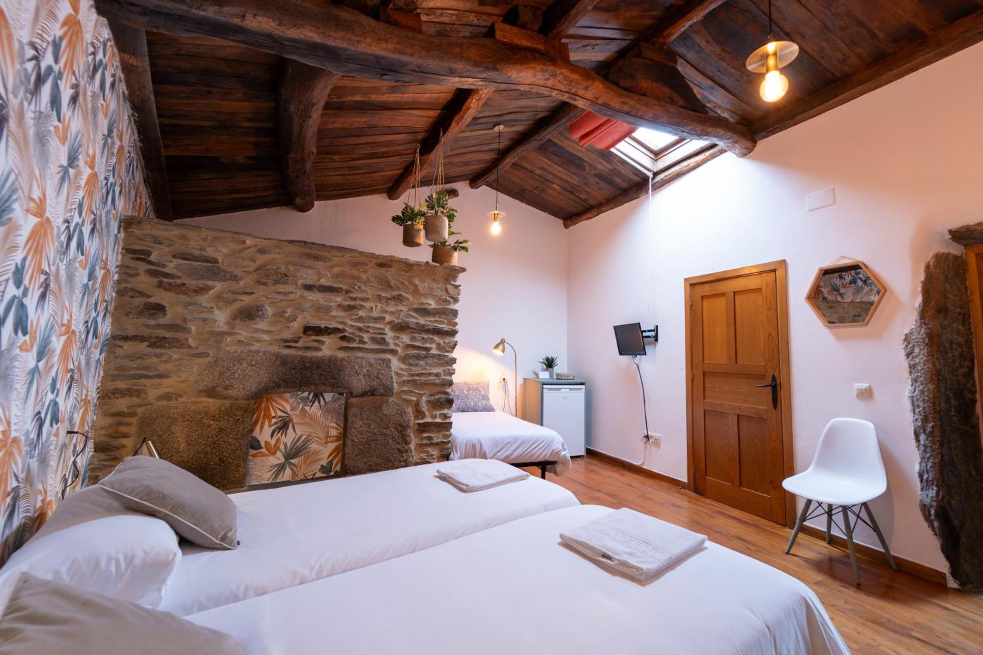 Casa Rural Pineiro, De Vila Sen Vento Guest House O Pedrouzo Bagian luar foto